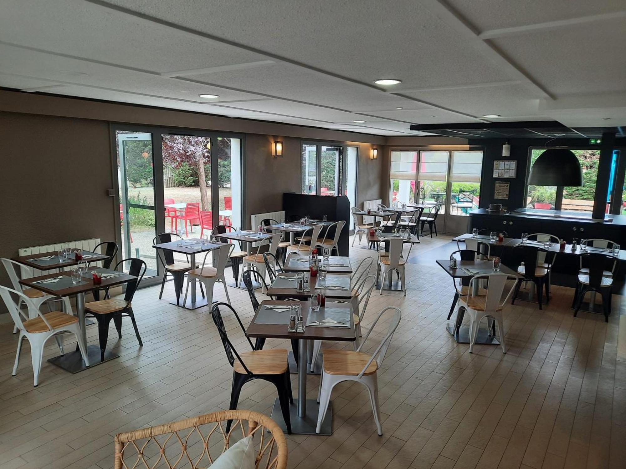 Hotel Campanile Metz Est Technopole - Restaurant Esterno foto