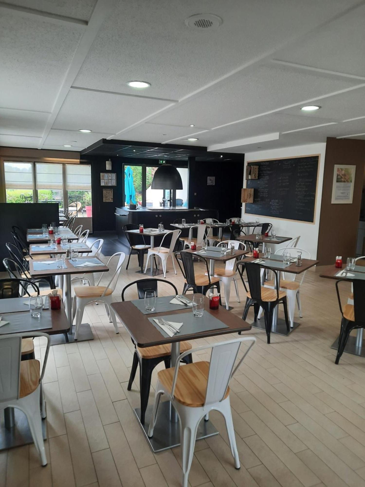 Hotel Campanile Metz Est Technopole - Restaurant Esterno foto