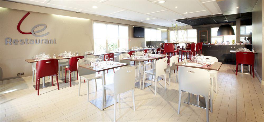 Hotel Campanile Metz Est Technopole - Restaurant Esterno foto
